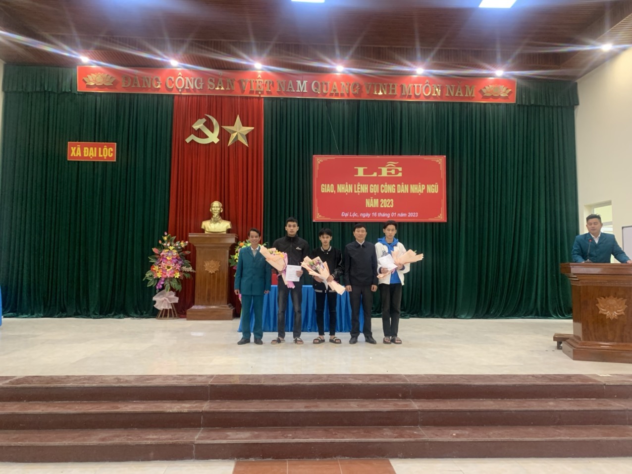 Xã Đại Lộc tổ chức lễ giao lệnh gọi công dân nhập ngũ năm 2023